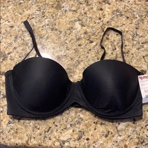 Black strapless bra